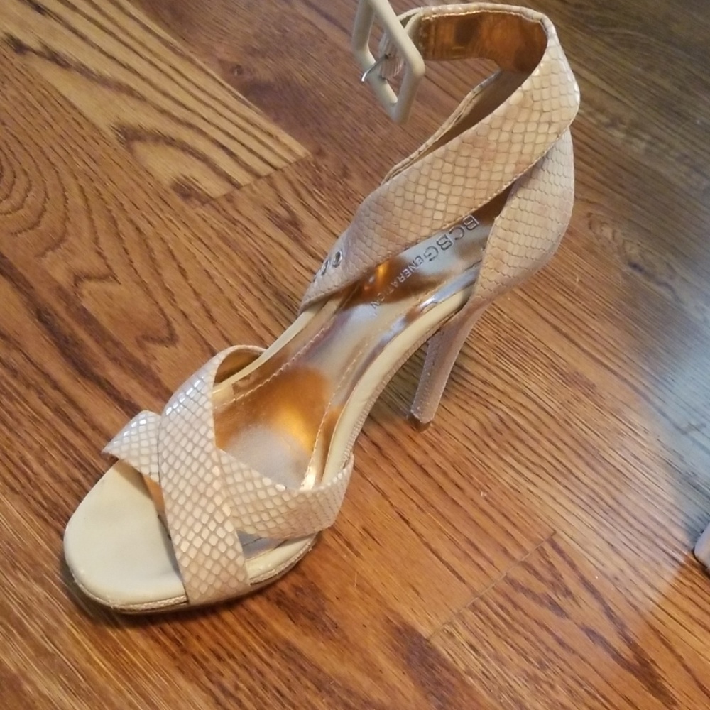 Heels - Picture 7 of 8